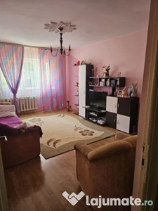 Apartament cu 3 camere decomandate Zona Burdujeni -Cuza Voda 3