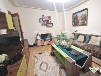 Apartament decomandat 2 camere 2 balcoane si pivnita etaj in