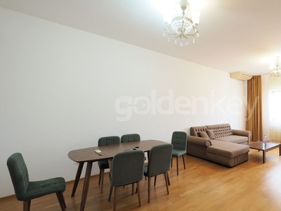 Apartament spatios cu 4 camere | langa parc | 2 garaje