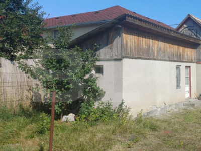 Casa renovabila cu teren generos de vanzare in Turda ! Comis