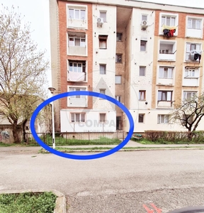 Ofer spre vânzare garsonieră recent renovată confort 1 situată în Tg jiu str.Săvinești.