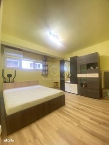 Vanzare- Apartament cu 3 camere, semidecomandat, etajul 2