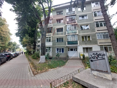 Apartament 2 camere vanzare in bloc de apartamente Vaslui, Central