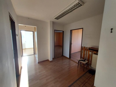 Apartament de vanzare 3 camere etaj 4 Deva str Carpati