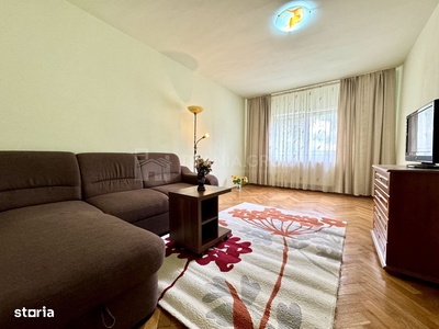 Apartament spațios cu 3 camere și loc de parcare - zona Centrul Vechi