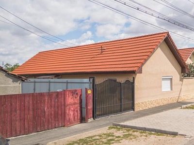 Casa in Gai str.Hatman Arbore renovata teren 697 mp cu gradina pret 99800 euro negociabil