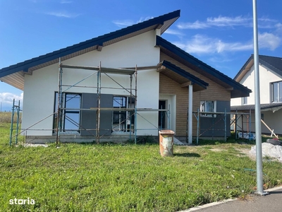 Suprafata generoasa! Vanzare apartament cu 3 camere in Targoviste -M11