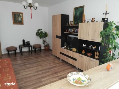 Apartament 2 camere decomandat in zona Soarelui