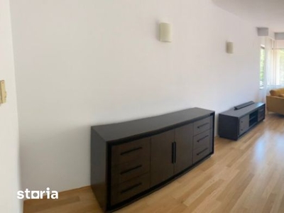 Pet friendly 4 room apartment near the park in Primaverii