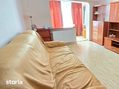 Închiriez apartament cu 3 camere