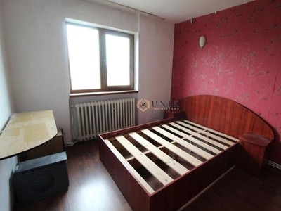 Vand apartament 3 camere Hunedoara, str. Viorele-Gorunilor, decomandat