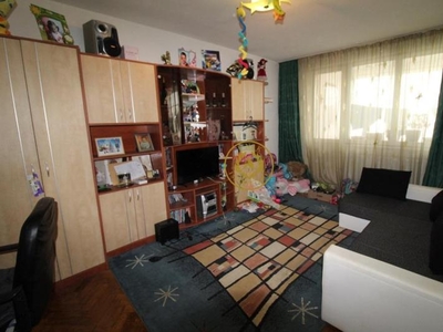 Vand apartament 3 camere Hunedoara, zona Bd.M. Viteazu-Stadion, 62mp