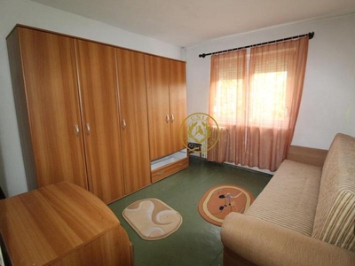 Vand apartament 3 camere in Hunedoara, zona M5-Muresului, etaj 3