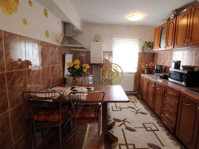 Vand apartament 4 camere in Hunedoara, Micro5-1/Posta, etaj 2