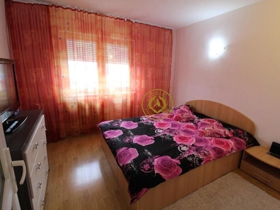 Vand apartament 4 camere in Hunedoara, zona Parangu-Viorele, 82mp