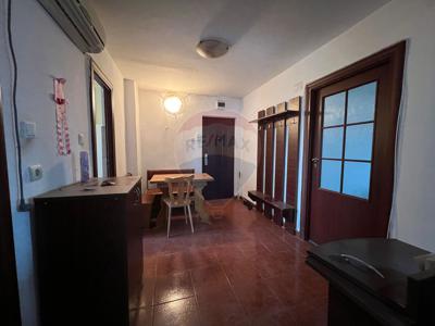 Apartament 3 camere vanzare in bloc de apartamente Bacau, Aviatori