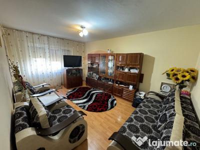 Apartament cu 3 camere de vânzare în zona Lapus Arges