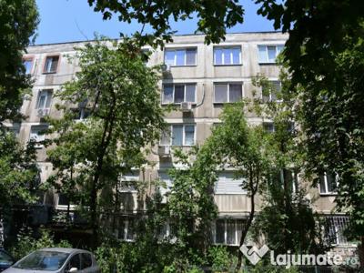Apartament 3 camere, Et.2/4, Bd.1Mai intersectia cu Str.Sibiu