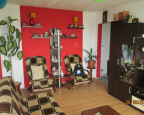 Apartament 4 camere semidecomandat