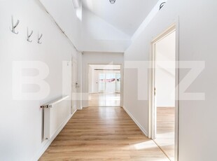 Apartament cu 4 camere- locuinta/spatiu de birouri