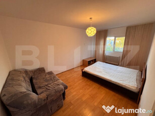 Apartament de 3 camere ,68 mp , zona Nicolina