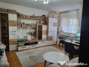 Apartament de 3 camere decomandat, zona Paltinis