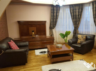 Vila 5 camere , in Ploiesti, zona 8 Martie.