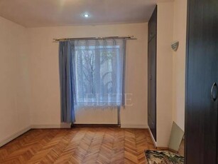 Apartament 3 camere in zona SEMICENTRALA