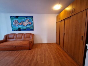 Apartament cu 2 camere semidecomandat, mobilat in Floresti