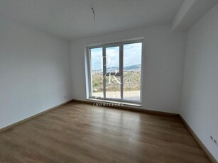 Apartament de 3 camere, 55 mp, balcon, bloc cu lift, Finisat, Sesul de Sus!