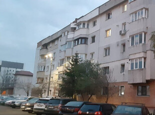 Apartament doua camere deco Stefan cel Mare parter bucatarie mare, gol