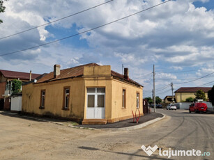 Casa, 3 camere, decomandata, 130mp, curte 70mp, Zona Obor Focsani, VN