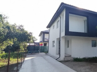 Vila aproape de STB cu 4 camere, 3 bai, 130 mp utili + teren